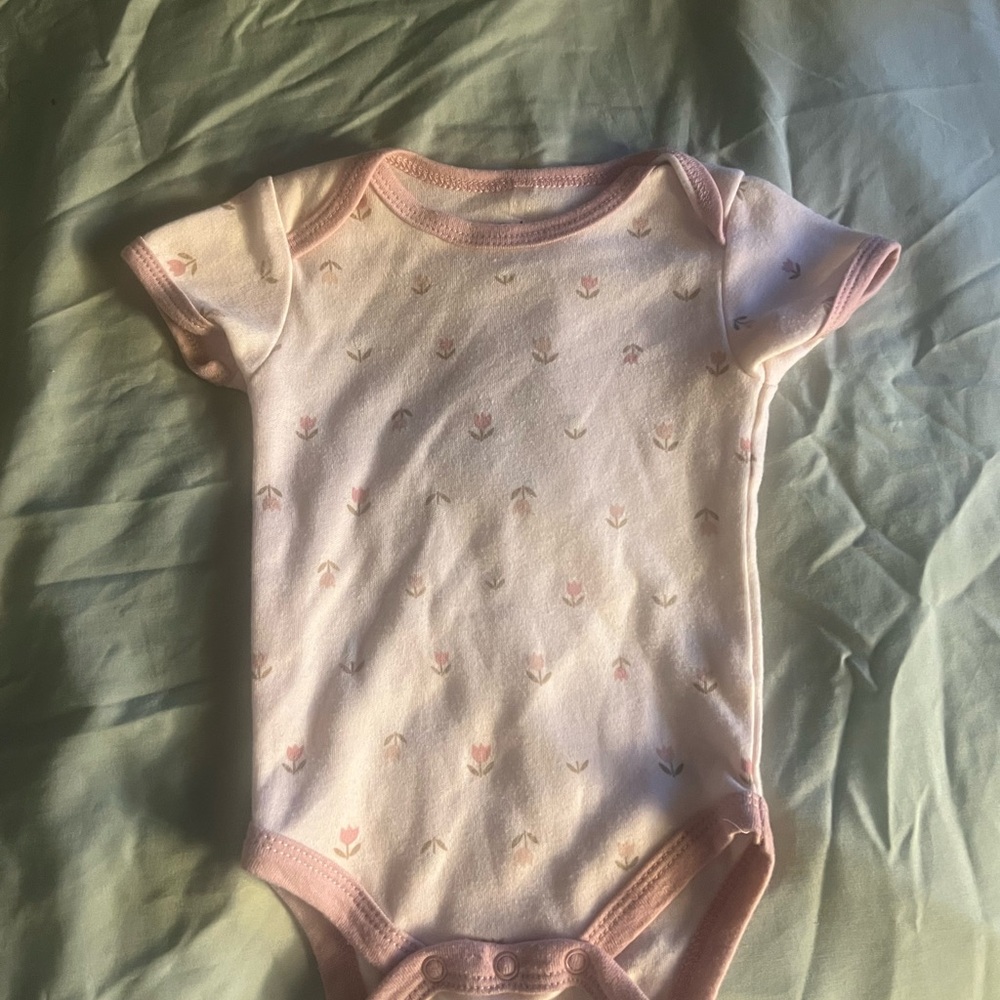 Baby Girl Onesie Pink Floral 3-6 Months
Soft Cotton Infant Outfit